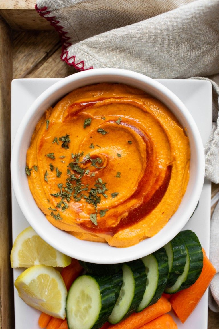 Oil-free Roasted Red Pepper Hummus! thevegan8.com/red-pepper-hum…