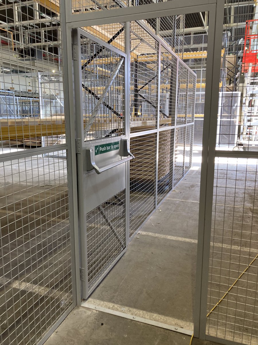 Rotadex's tweet image. Nice new industrial storage installation ready for merchandising: mezzanine, pallet racking, long-span, small parts storage, kanbans, parts bins - all securely caged &amp;amp; locked including forklift doors &amp;amp; fire exits. #rotadex #industrialstorage #madeinbritain rotadex.co.uk