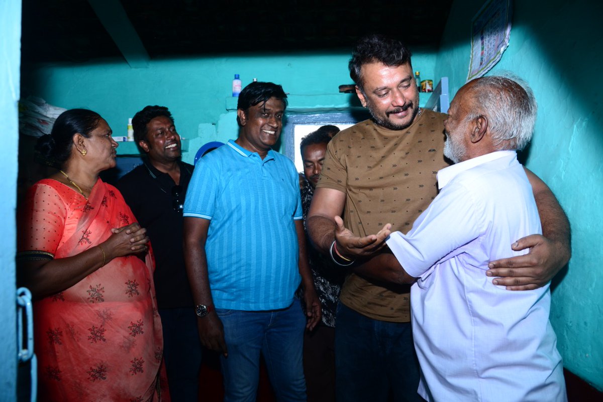 dasadarshan's tweet photo. Sarathi meets the real sarathi who used to be KSRTC bus route driver of Our school, today Meet &amp; wished him on his 80th birthday and  took his blessings https://t.co/prEQOd4ZZk