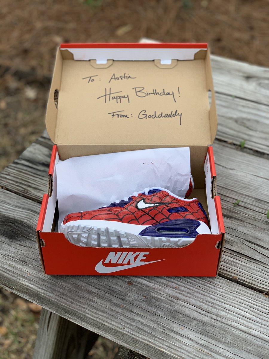 MoNoise_'s tweet photo. Spider-Max 90 🕷
•
Designed these custom @spiderman Air Max 90’s for my godson’s 5th Birthday. Even added something special on the box for him.
•
#monoise #customsneakers #nike #airmax #spiderman #marvel #paint https://t.co/WlYGDf96my