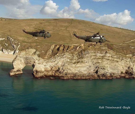 5 years ago yesterday, 848 Naval Air Squadron flew a final flypast around the Southwest of England before retiring the iconic Sea King Mark 4. 

Thanks to Robin Trewinnard-Boyle for the images flying past our coast.