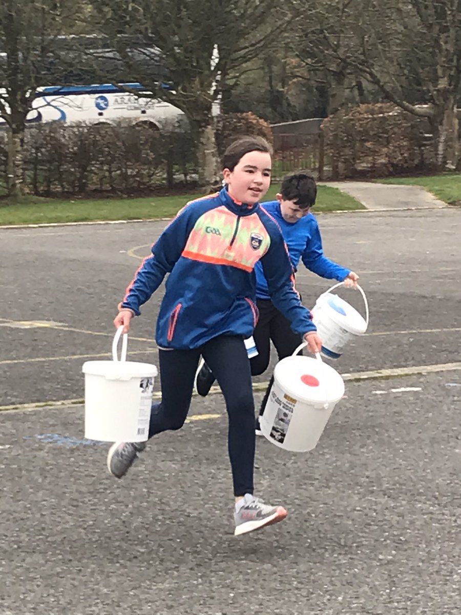 Glinsk_NS's tweet photo. Carrying up to 20litres for long distances is a daily occurrence for many people, especially women and children, in countries globally. 21 #Water2me #miniwalkforwater #cleanwater #humanright #walkforwater #waterflag @GreenSchoolsIre we held a relay for water #WorldWaterDay2021 https://t.co/OuiYVD4Jrl