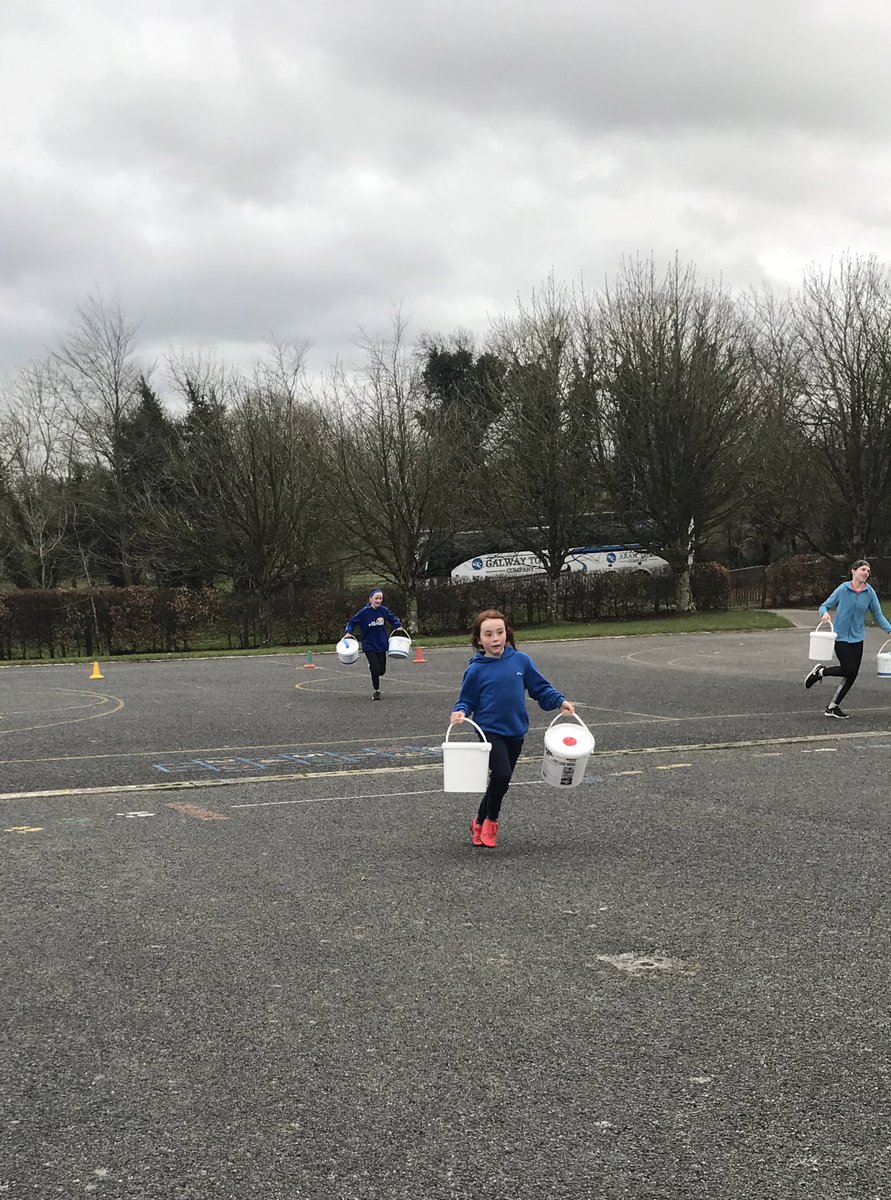 Glinsk_NS's tweet photo. Carrying up to 20litres for long distances is a daily occurrence for many people, especially women and children, in countries globally. 21 #Water2me #miniwalkforwater #cleanwater #humanright #walkforwater #waterflag @GreenSchoolsIre we held a relay for water #WorldWaterDay2021 https://t.co/OuiYVD4Jrl