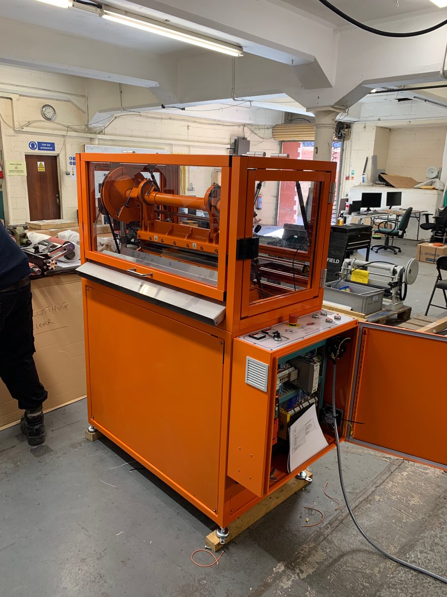 HanburyAutogil's tweet image. The latest machine out the doors is one of our smaller machines, it may be small, but it’s mighty!!!

This is our 24” Type EL Guillotine.

hanbury-autogil.co.uk

#guillotine #machine #packagingproduction #engineering #engineeringdreams #electricalengineer #mechaincalengineering