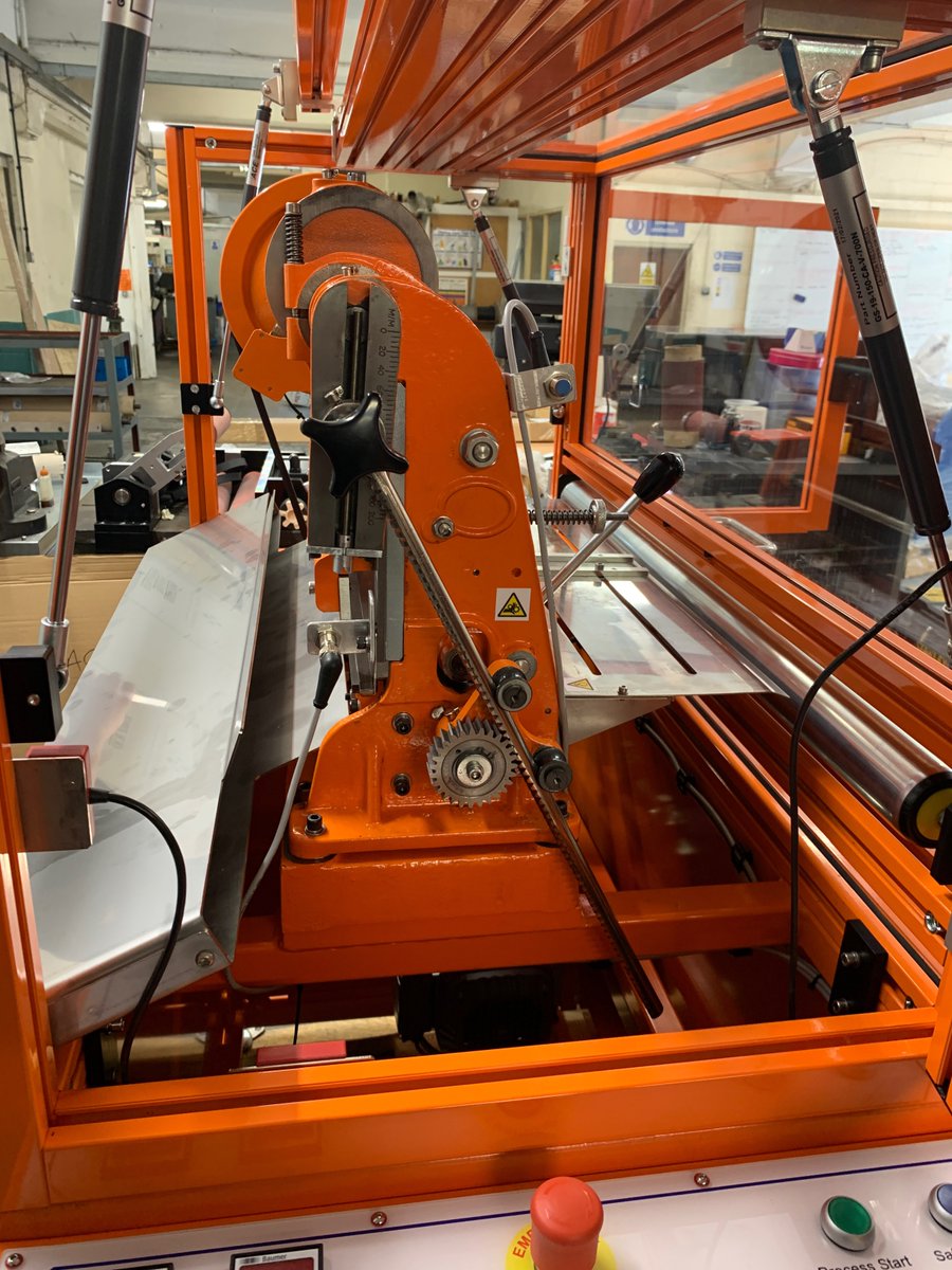HanburyAutogil's tweet image. The latest machine out the doors is one of our smaller machines, it may be small, but it’s mighty!!!

This is our 24” Type EL Guillotine.

hanbury-autogil.co.uk

#guillotine #machine #packagingproduction #engineering #engineeringdreams #electricalengineer #mechaincalengineering