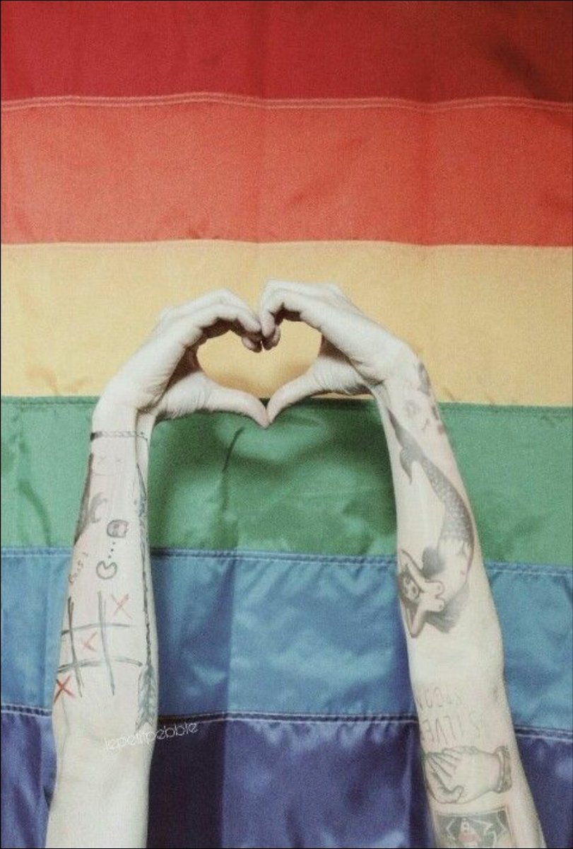 myrixniall's tweet image. Kiss kiss, gossip girl💋
#LouisTomlinsonIsLoved #LiamPayneIsLoved