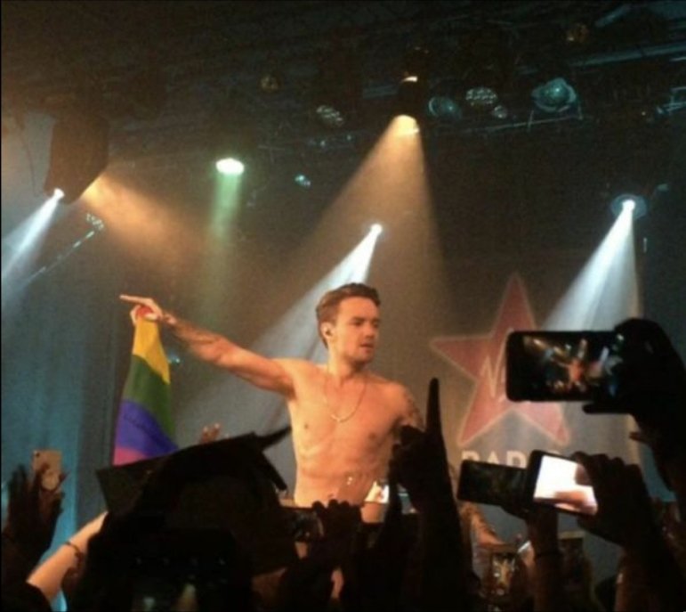 myrixniall's tweet image. Kiss kiss, gossip girl💋
#LouisTomlinsonIsLoved #LiamPayneIsLoved