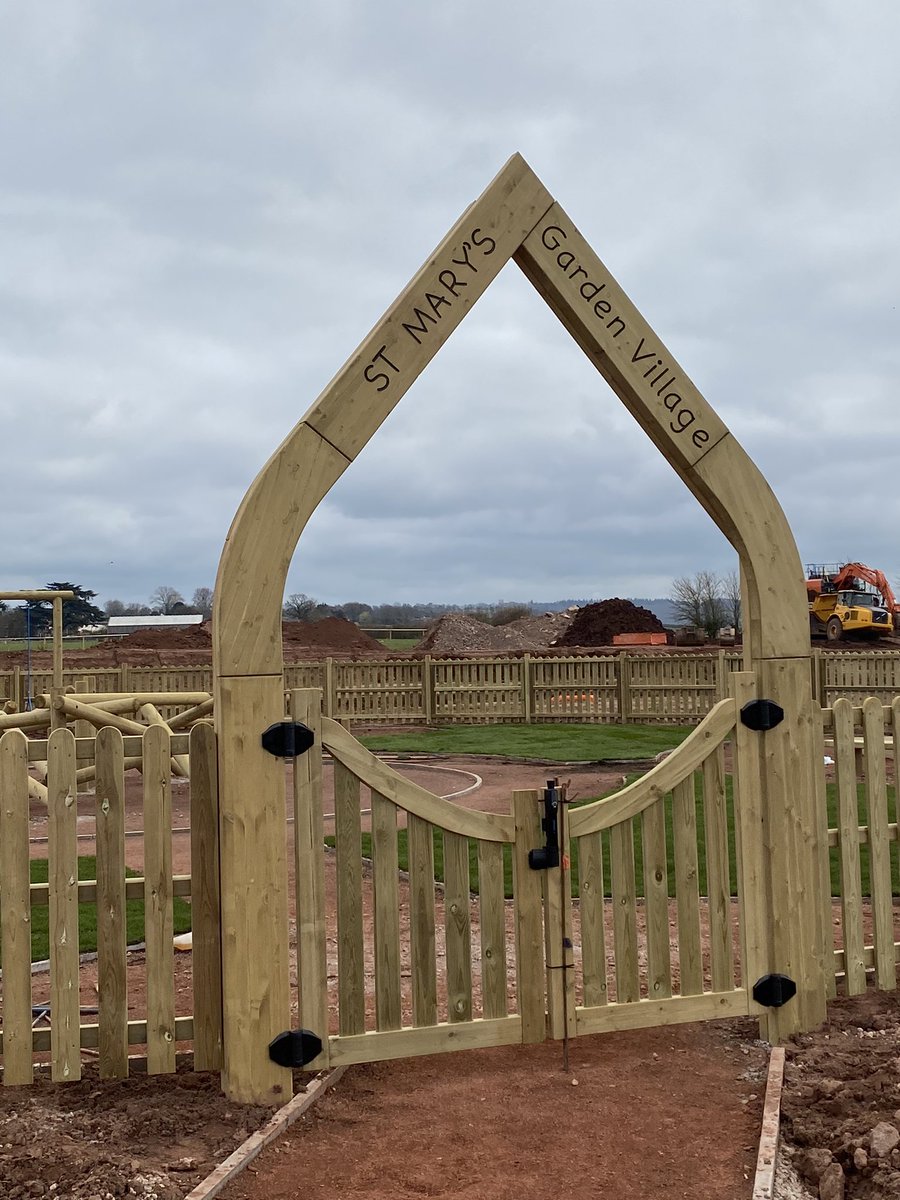 RoofingPrice's tweet photo. Works progressing really well at @EdenstoneGroup St. Mary’s Garden Village, Ross on Wye. I love the new kids play park! 🤩🎡 https://t.co/GtXdr5MCtv