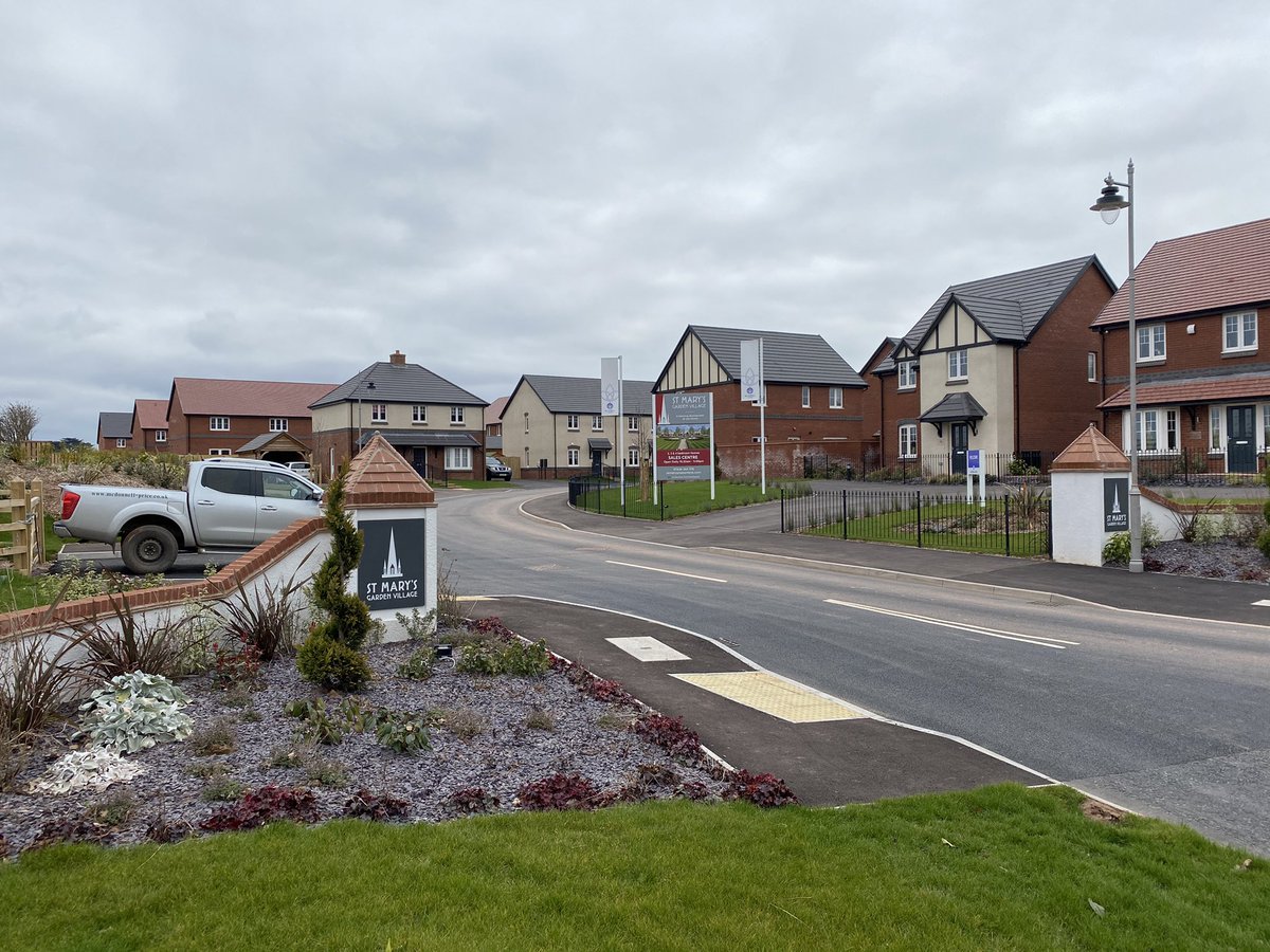RoofingPrice's tweet photo. Works progressing really well at @EdenstoneGroup St. Mary’s Garden Village, Ross on Wye. I love the new kids play park! 🤩🎡 https://t.co/GtXdr5MCtv