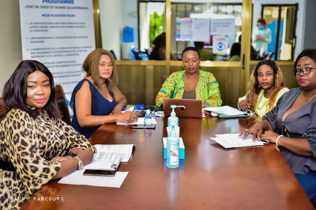 Ellepourelles1's tweet photo. #étatdedroit #Kinshasa  #socimat
EPEL ET LES ONG F DE LA SOCIETE CIVILE, L’ACAJ, LA COALITION BEIJING 25 + ET DES CONGOLAIS DE L’ETRANGER, LES ORGANISATIONS POLITIQUE SOUTIENNENT DR HUGUETTE NGOMB MATAND, VICTIME DES VIOLENCES SEXISTES, FRAPPÉE ET VIOLENTÉE  PAR L'ADG DU 50NAIRE https://t.co/oyTefxRYtu
