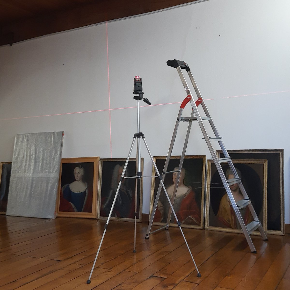 LippLandMus's tweet photo. Was wohl der Tag heute für uns bringen wird? Wir wissen es nicht! Aber egal was auch kommt, wir gestalten einige Bereiche für euch neu #immermitmuseen #museum #detmold https://t.co/yD7zV150FG