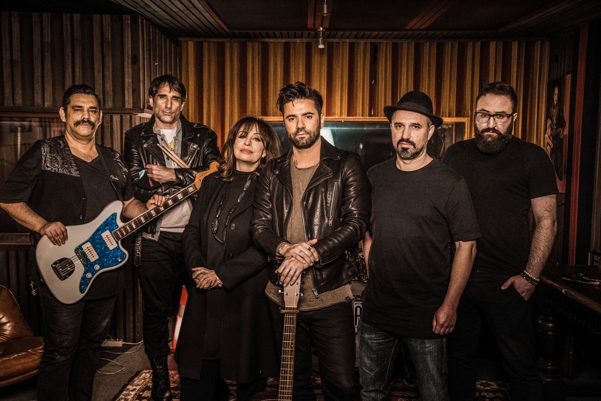 Onirama_band's tweet photo. Ξημερώνει…
… στου κόσμου όλου τις καρδιές
Το νέο single “Ξημερώνει”
Κυκλοφόρησε από τη Minos EMI / Universal σε παραγωγή YOLO Music
🎬YouTube Premiere @ 20:00 https://t.co/dAlrGLP9bj
🎧 Buy link: https://t.co/zq2Jj9rC4Z
#HarisAlexiou #ONIRAMA #Ximeroni https://t.co/czfURXsDUk