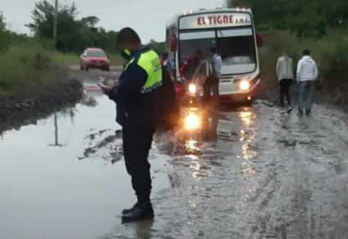 JorgeGalvan_ok's tweet photo. Ahora: Ruta 306, reclamo de la UTT Unión de trabajadores de la tierra y vecinos Los Quemados, Los Juárez, Nueva España, Las Cañadas, Los Gómez, Los Lunarejos, El Alto y Los Romanos, son algunos de los perjudicados por el estado de los caminos, realizan un corte en villa de Leales https://t.co/2W0bCW7WcM