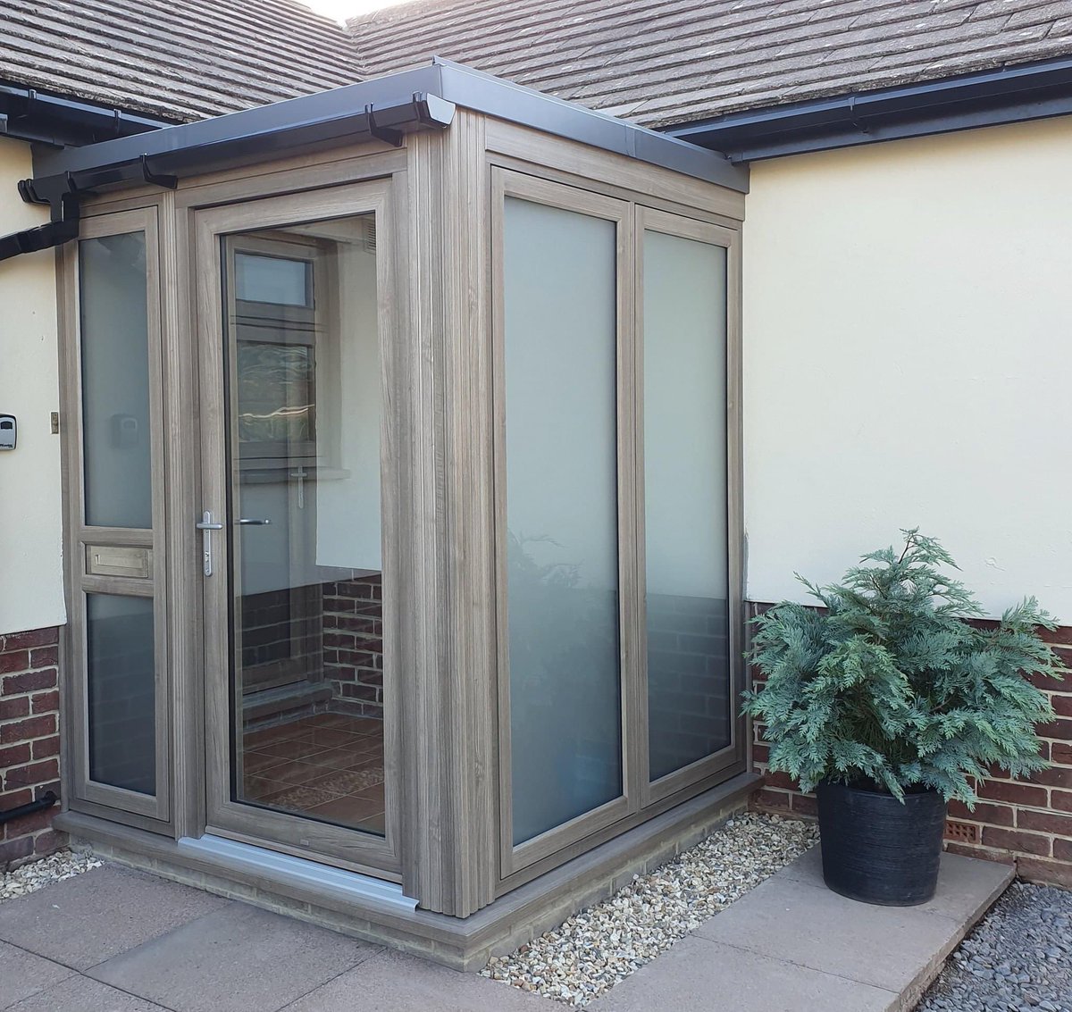 residence9's tweet photo. Residence Collection Doors aren't just French Doors! You can make a variety of single doors too! Here is a selection we have been sent by homeowners and installers which may inspire youπͺπ #doors #residencecollection #engineereddoors #timberalternative https://t.co/w0Lx4dVEi7