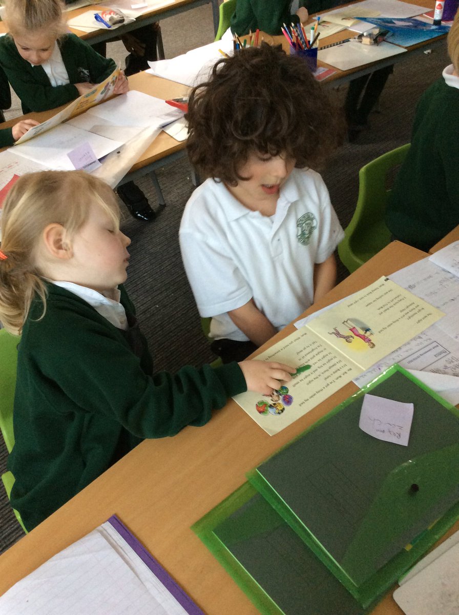 DovedaleY1's tweet photo. We love RWI! 🐸#wearereaders #1DN https://t.co/FI2MHDL5cu
