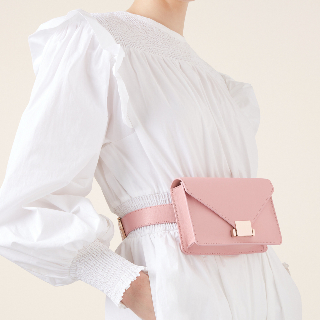 Athena, in Pink. 

 #auroralondon #athenabag #bagtrends #newseason #partybag #chainstrapbag #partydressing #partydress #autumntrends #bagoftheday