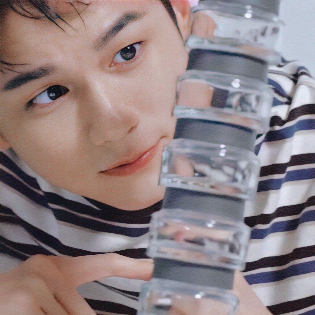 L_ONG_DISTANCE's tweet photo. 𝗰𝗼𝘀𝗺𝗼𝗽𝗼𝗹𝗶𝘁𝗮𝗻 𝘅 𝗽𝗿𝗶𝗺𝗲𝗿𝗮 
#옹성우 #ONGSEONGWU https://t.co/DnYNvc59ku