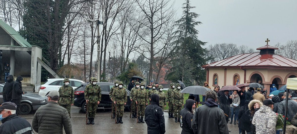 JelenaMKandic's tweet photo. Opelo & sahrana #AlbertAndiev iz #549mtb, jedan od #HerojiSaPaštrika.💂🏼♀️🌄💂🏻♂️
Večna slava #BesmrtniBataljon.🌹 https://t.co/EIboNHlAwy