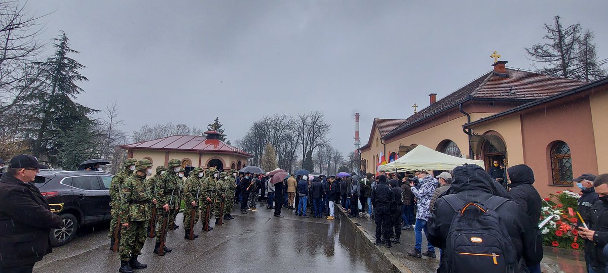 JelenaMKandic's tweet photo. Opelo & sahrana #AlbertAndiev iz #549mtb, jedan od #HerojiSaPaštrika.💂🏼♀️🌄💂🏻♂️
Večna slava #BesmrtniBataljon.🌹 https://t.co/EIboNHlAwy
