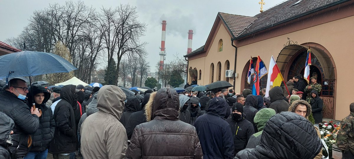 JelenaMKandic's tweet photo. Opelo & sahrana #AlbertAndiev iz #549mtb, jedan od #HerojiSaPaštrika.💂🏼♀️🌄💂🏻♂️
Večna slava #BesmrtniBataljon.🌹 https://t.co/EIboNHlAwy