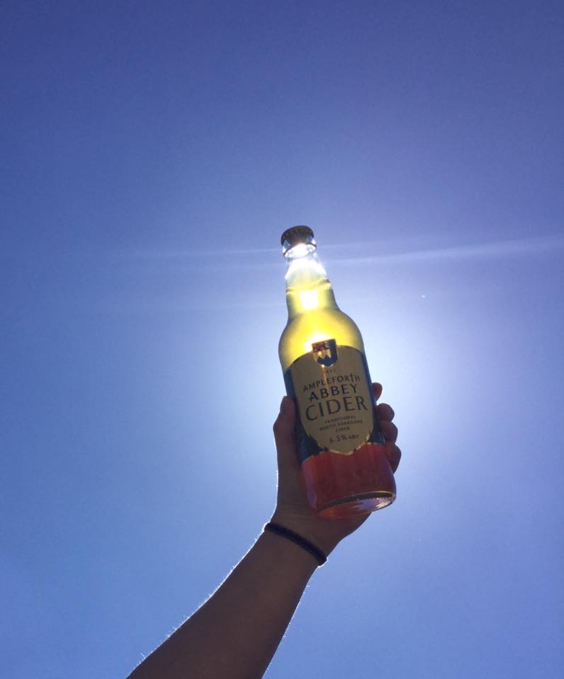 ampleforthbeer's tweet photo. Hands up for some spring sunshine!
#ciderinthesun #yorkshirecider #artisancider #yorkshireorchard #yorkshireapples https://t.co/qQdcqeAi7u