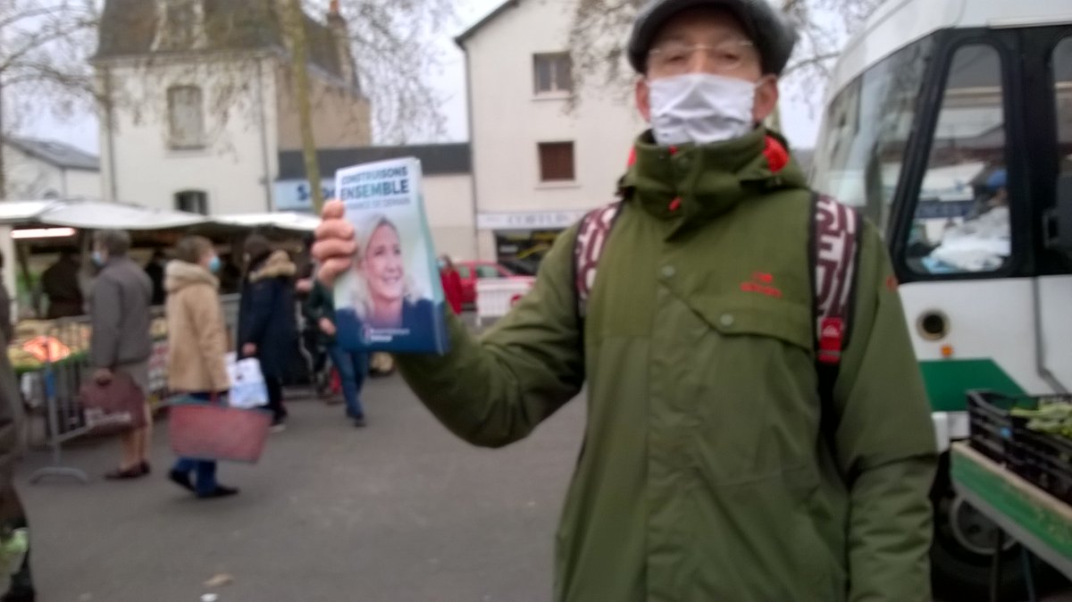 JeanGuyProtin's tweet photo. Dimanche 21 mars , tractage au marché Velpeau. Construisons ensemble la France de demain. @MLP_officiel au pouvoir! https://t.co/M4Ay55ChDL