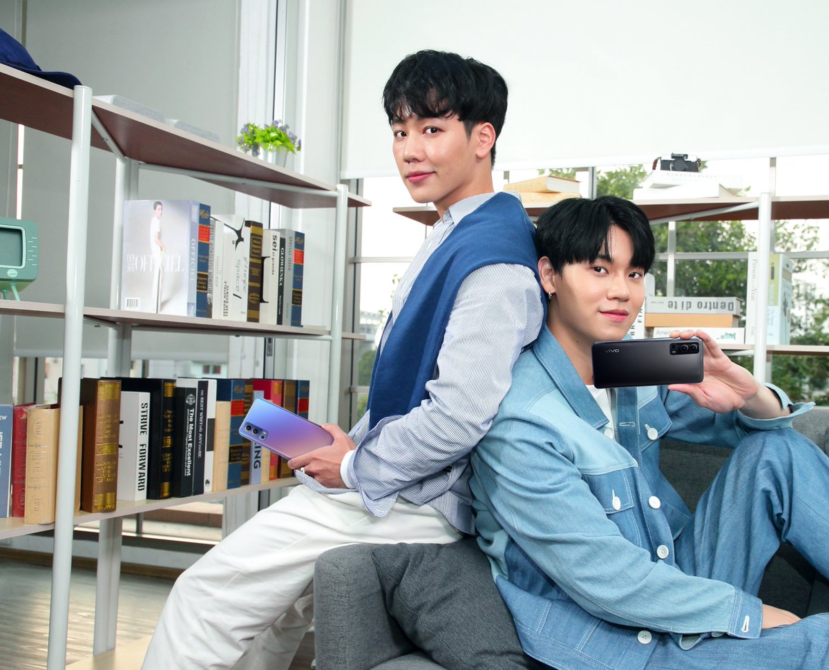 webstarupdate's tweet photo. Vivo เปิดตัว Y72 5G สมาร์ตโฟนตระกูล Y-Series รุ่นล่าสุด ดึงสองหนุ่มคู่จิ้นสายวาย ‘หยิ่น-วอร์’ ระเบิดความฟินจิ้นทะลุจอ >>  https://t.co/eAAzJhkA89 

#YinWar #หยิ่นวอร์ #VivoY725GLaunch #5Gเข้าถึงทุกที่ทุกเวลา https://t.co/vaEbk24meU