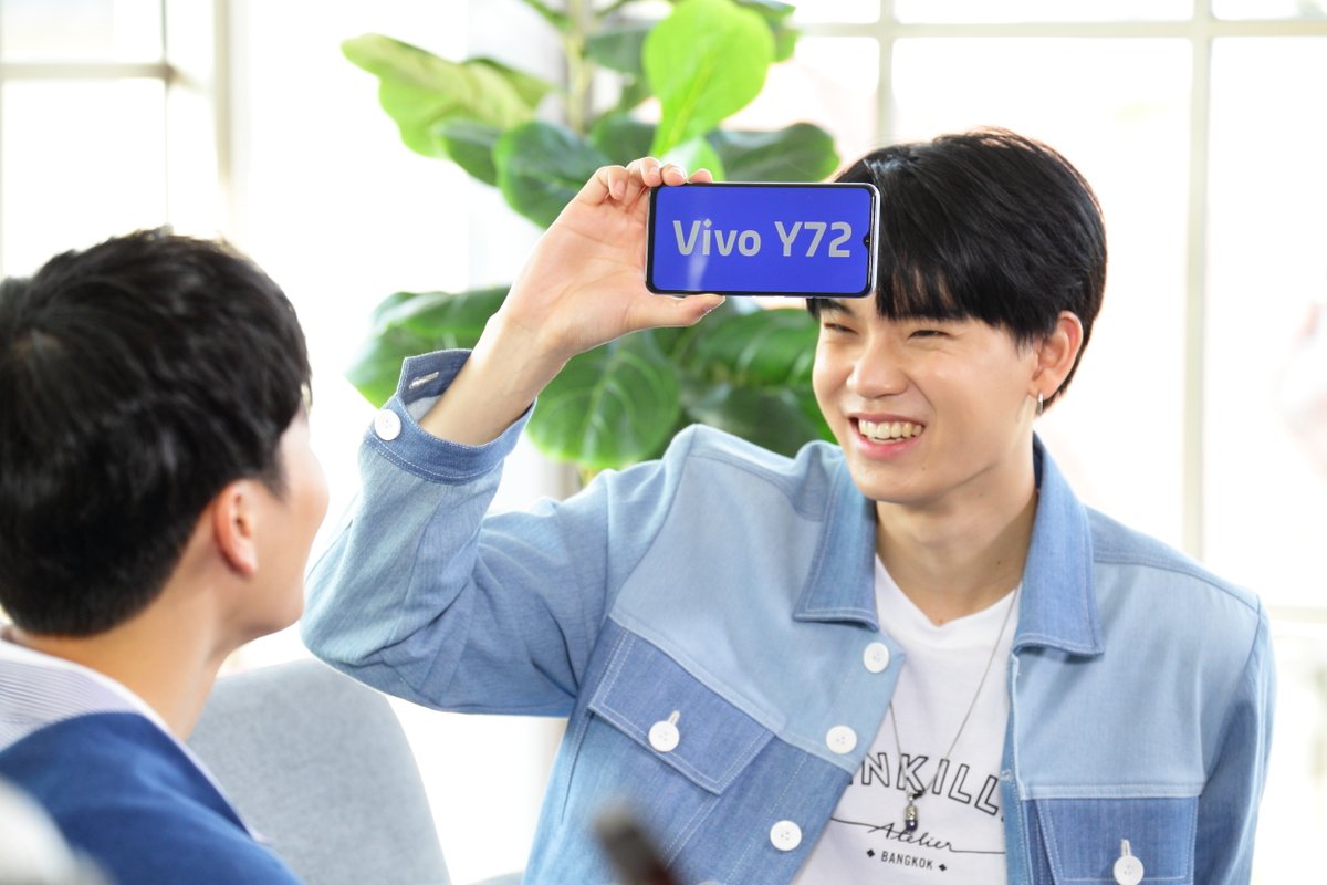 webstarupdate's tweet photo. Vivo เปิดตัว Y72 5G สมาร์ตโฟนตระกูล Y-Series รุ่นล่าสุด ดึงสองหนุ่มคู่จิ้นสายวาย ‘หยิ่น-วอร์’ ระเบิดความฟินจิ้นทะลุจอ >>  https://t.co/eAAzJhkA89 

#YinWar #หยิ่นวอร์ #VivoY725GLaunch #5Gเข้าถึงทุกที่ทุกเวลา https://t.co/vaEbk24meU