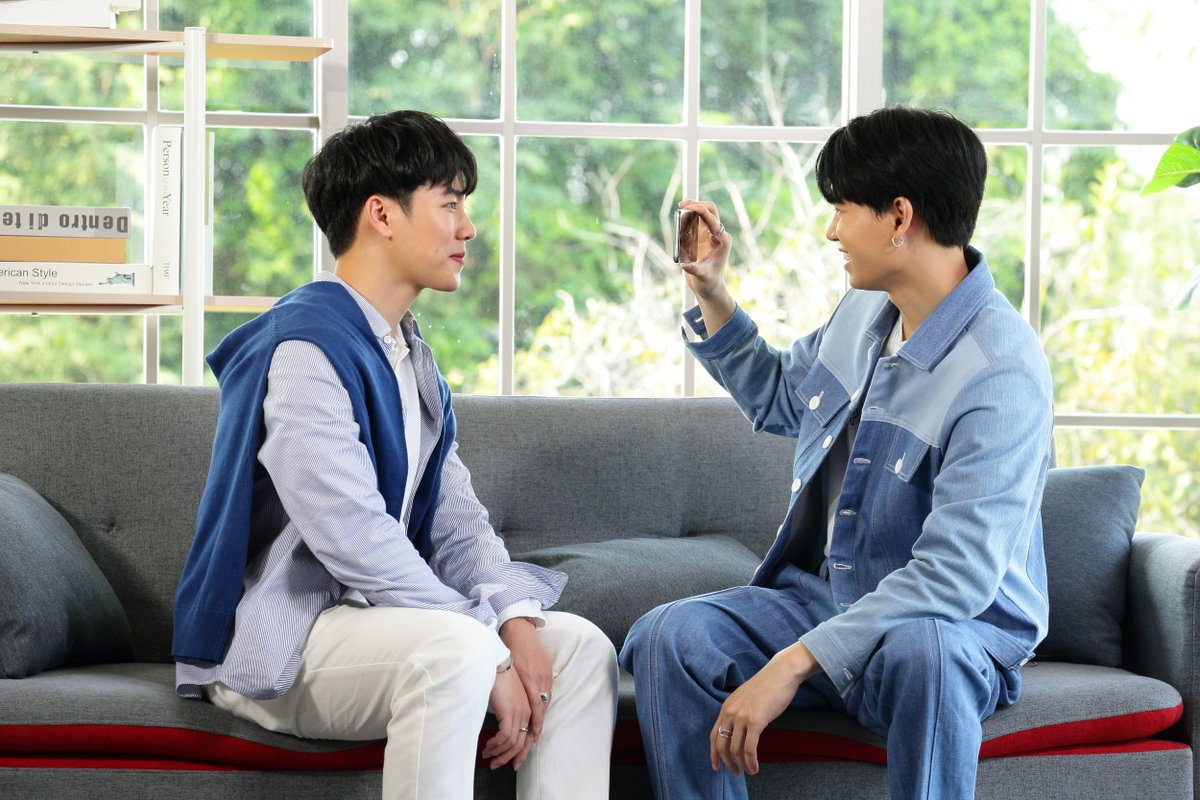 webstarupdate's tweet photo. Vivo เปิดตัว Y72 5G สมาร์ตโฟนตระกูล Y-Series รุ่นล่าสุด ดึงสองหนุ่มคู่จิ้นสายวาย ‘หยิ่น-วอร์’ ระเบิดความฟินจิ้นทะลุจอ >>  https://t.co/eAAzJhkA89 

#YinWar #หยิ่นวอร์ #VivoY725GLaunch #5Gเข้าถึงทุกที่ทุกเวลา https://t.co/vaEbk24meU