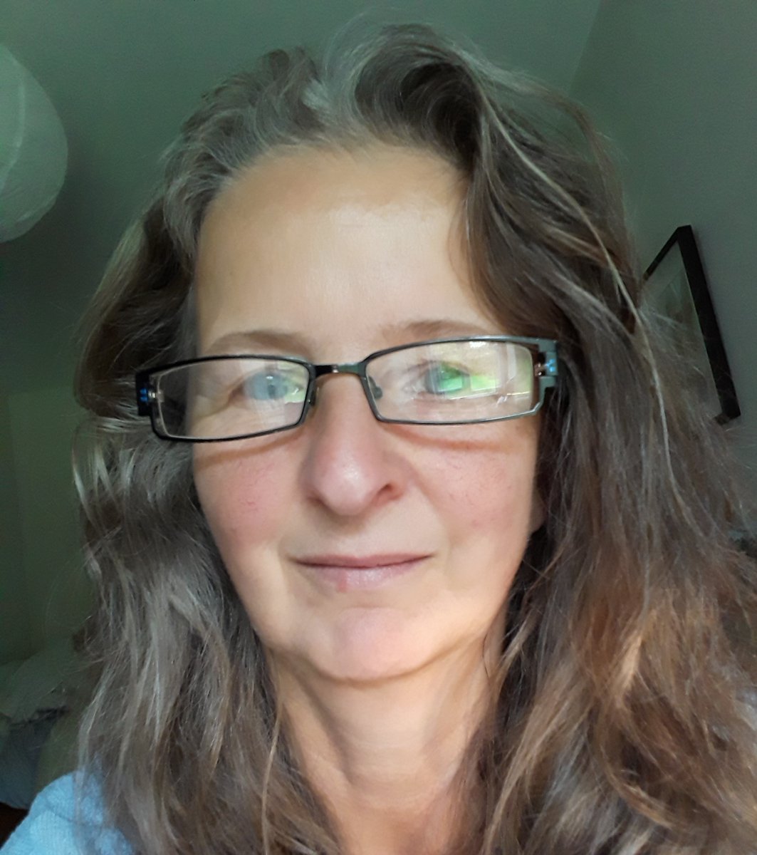 LeedsMHRecovery's tweet photo. @SusanGuthrieSLT Speech &amp; Language therapist &amp; researcher. Her role involves supporting staff &amp; service users with communication, those with swallowing problems &amp;/or who may be @ risk of choking. @LYPFT &amp; @leedshealthcare are supporting Susan's research into such important topics https://t.co/VPZ1Y3A4bB
