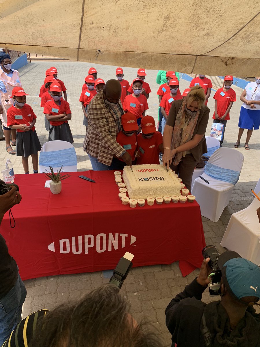 Murendi's tweet photo. Kusini partners with @DuPont_News to bring clean water and sanitation in Temba, Hamanskraal. 4,000 litres per hour solar powered, macadamia nut shell paired with a DuPont filtration membrane. https://t.co/Vgf8whviRR