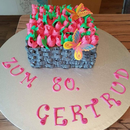 Endlich – es ist Frühling! 💐☀️ Passend zum Frühlingsanfang haben wir diese Geburtstagstorte in leuchtenden Farben für Euch. Die fr... 
pati-versand.de/torten-kuchen/…