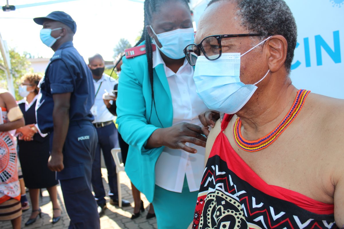 EUinEswatini's tweet photo. On 19 March 2021, EU Ambassador to Eswatini, @aragones_h attended the launch of the national COVID-19 vaccination campaign. The event held in Mbabane also saw the Acting Prime Minister, Themba Masuku, publicly taking the AstraZeneca vaccine and encouraging all Emaswati to do so. https://t.co/jYdniVQmNy