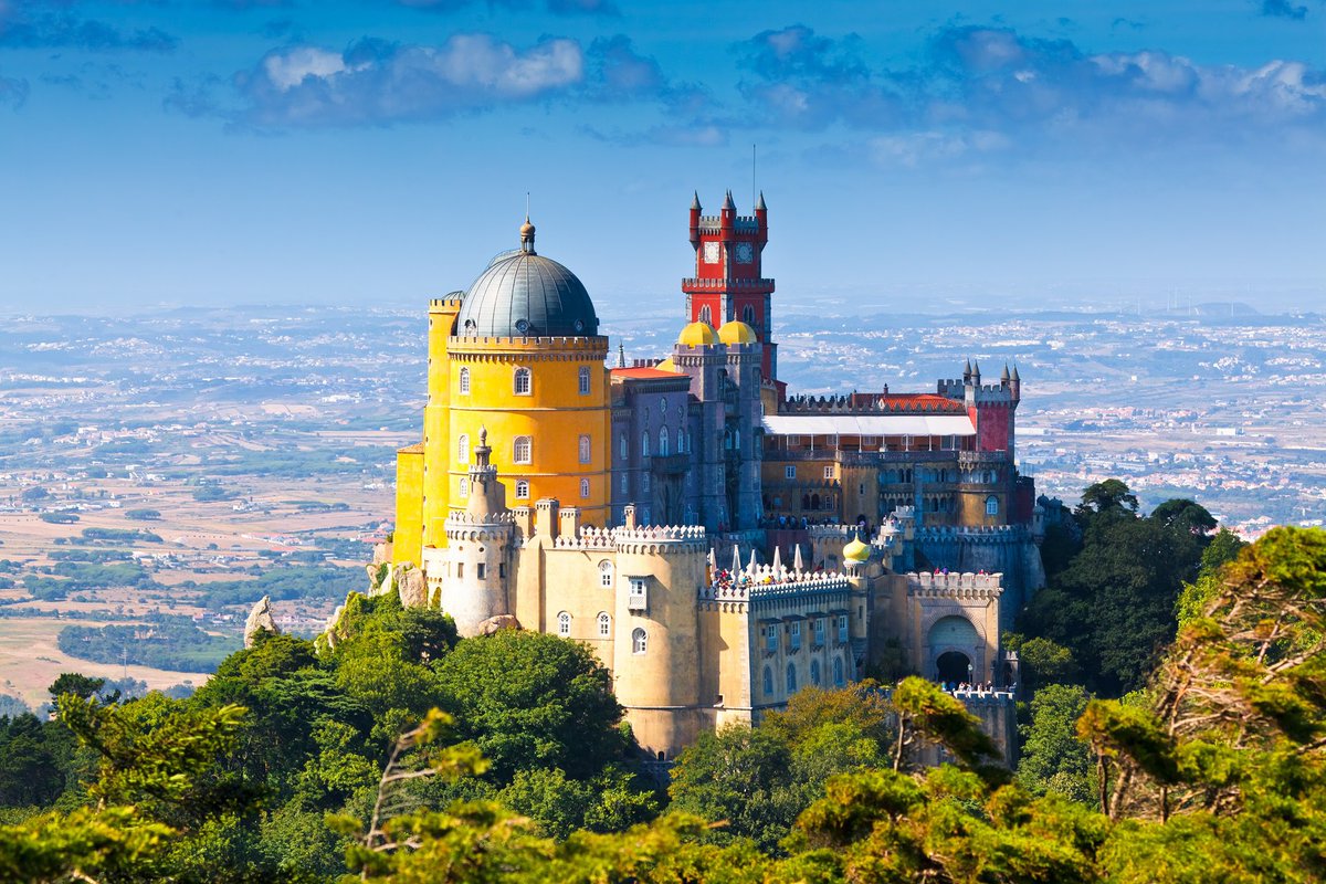 ExplorerLuiss's tweet photo. se l’ultimo #tweet su #lisboa🇵🇹, ti ha incuriosito e hai intenzione di programmare un #viaggio. 
Non perderti a pochi chilometri #Sintra, 
paesaggio cultura nella lista dei patrimoni dell’umanità! 

E soprauttto ti consiglio di assaggiare il #VinhoVerde🍷💚 https://t.co/bBhVFhRUDb