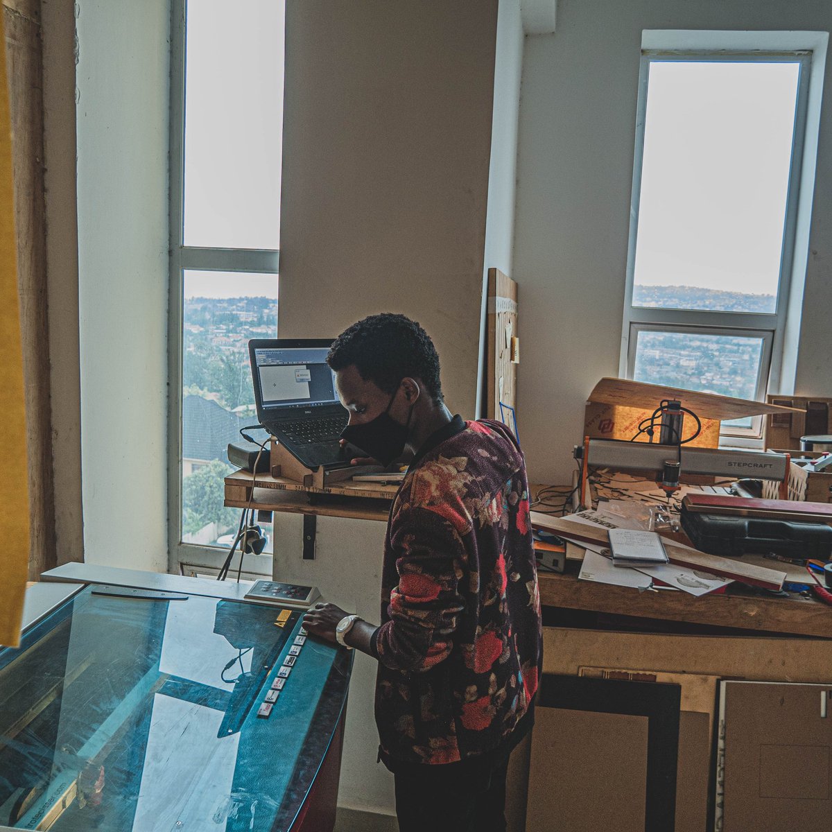 MakerspaceKGL's tweet photo. #RwOT Greetings from the Makerspace!

Our Monday has been vibrant despite the heavy rains all morning. How is your new week starting off?

#makestuff #Kigali https://t.co/4wiQVfA86R