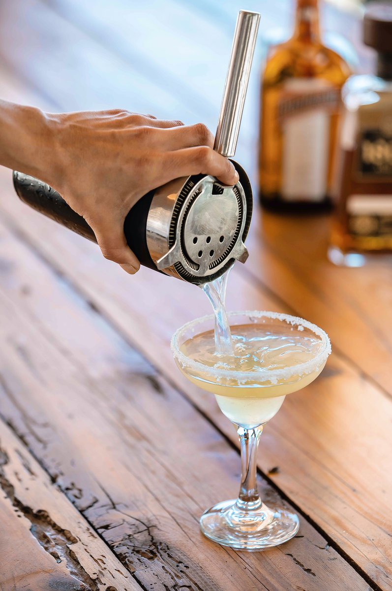 Bal_Illetas's tweet photo. Los cócteles frente al mar vuelven dentro de nada. Y nosotros ¡lo estamos deseando. ¡Nos vemos MAÑANA!
•
Cocktails by the sea will be back in no time. And we can’t wait! See you TOMORROW! https://t.co/bM7SazOLQW