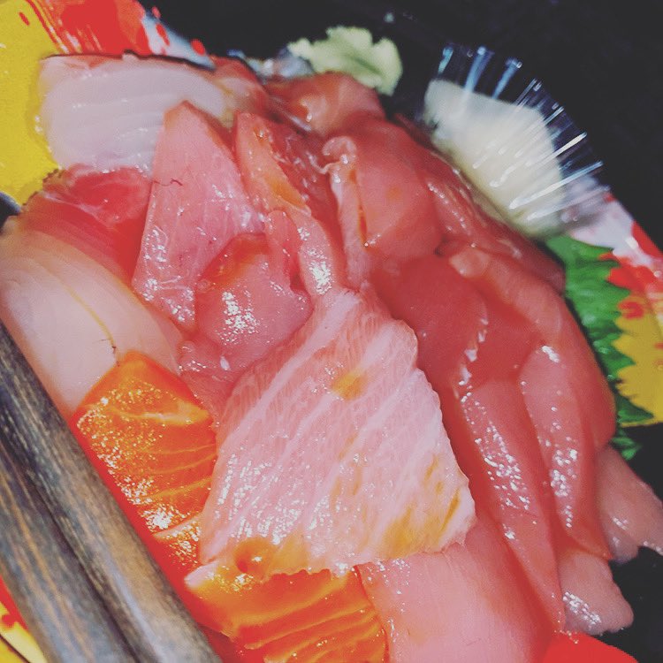 Gock Auf Twitter いなげやで具沢山の海鮮丼買ったがめっちゃうまい 猫餌とか猫砂を買う記録は 大体どのくらいで無くなるかもうわかったから記録すんのはやめた 猫59 いなげや