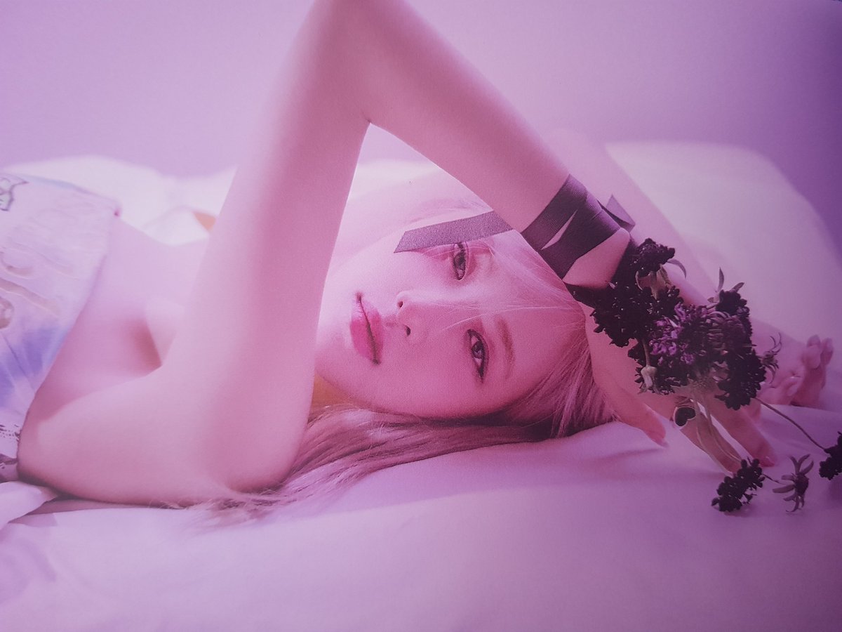 rosé pics tweet media