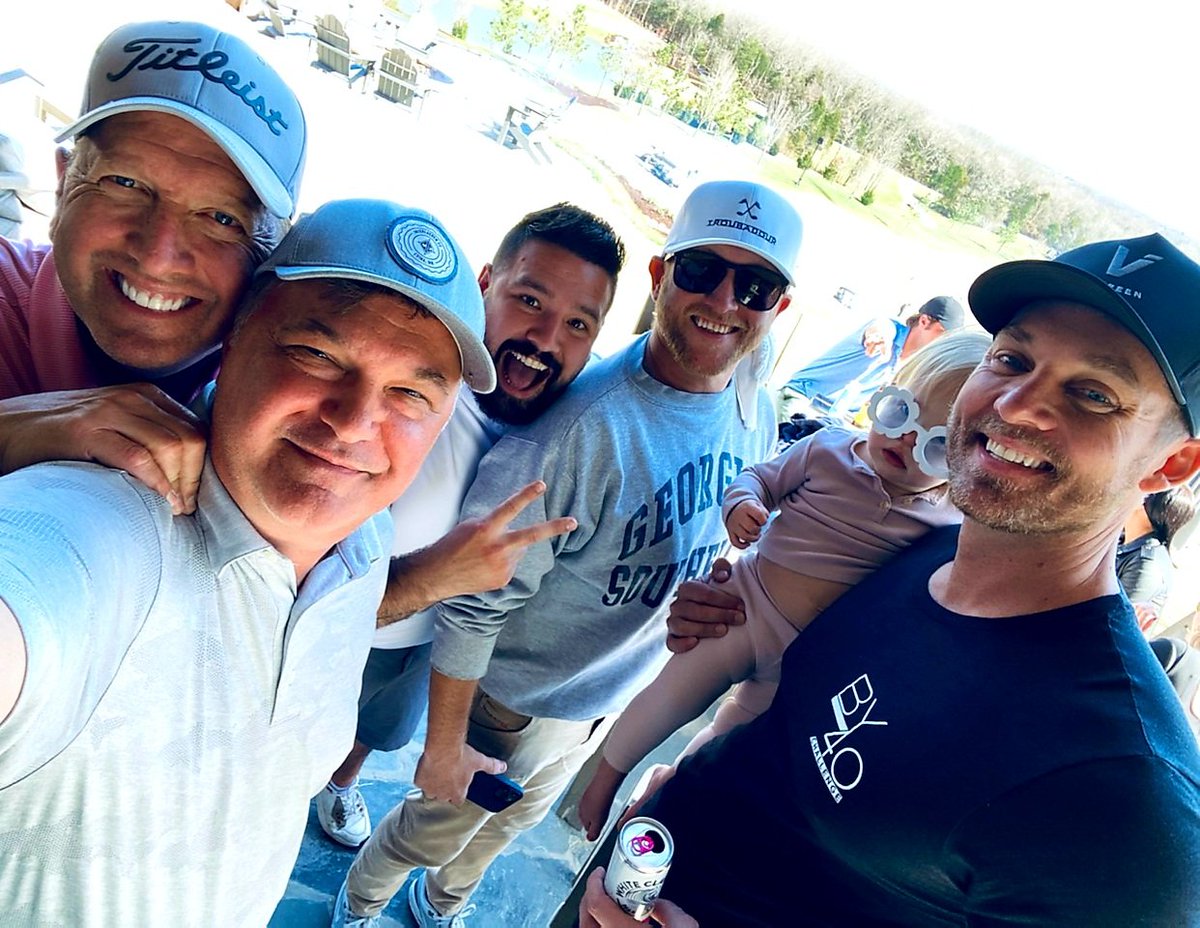 DJ_Shawn_Parr's tweet photo. When you get a chance to hang with your Country Family...Life is good! What a day!! @BrettYoungMusic @ShayMooney @coleswindell @buzzbrainard @shawnparrsatc #FORE #ParrForTheCourse #minielton https://t.co/VShg9RlBlH