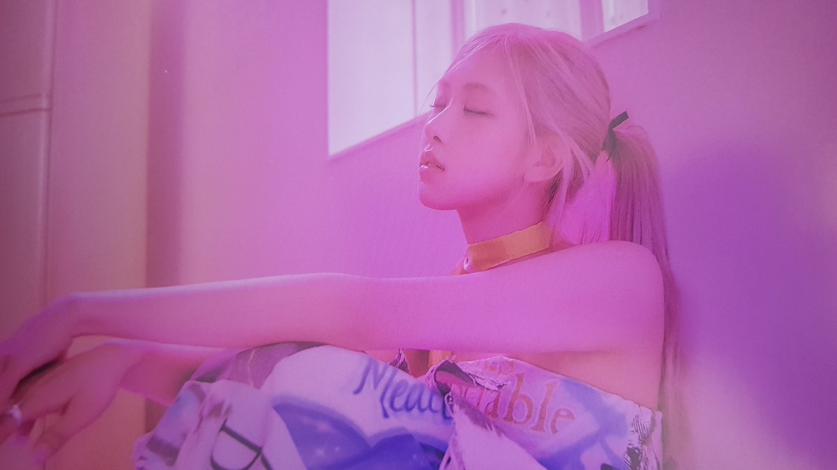 rosé pics tweet media
