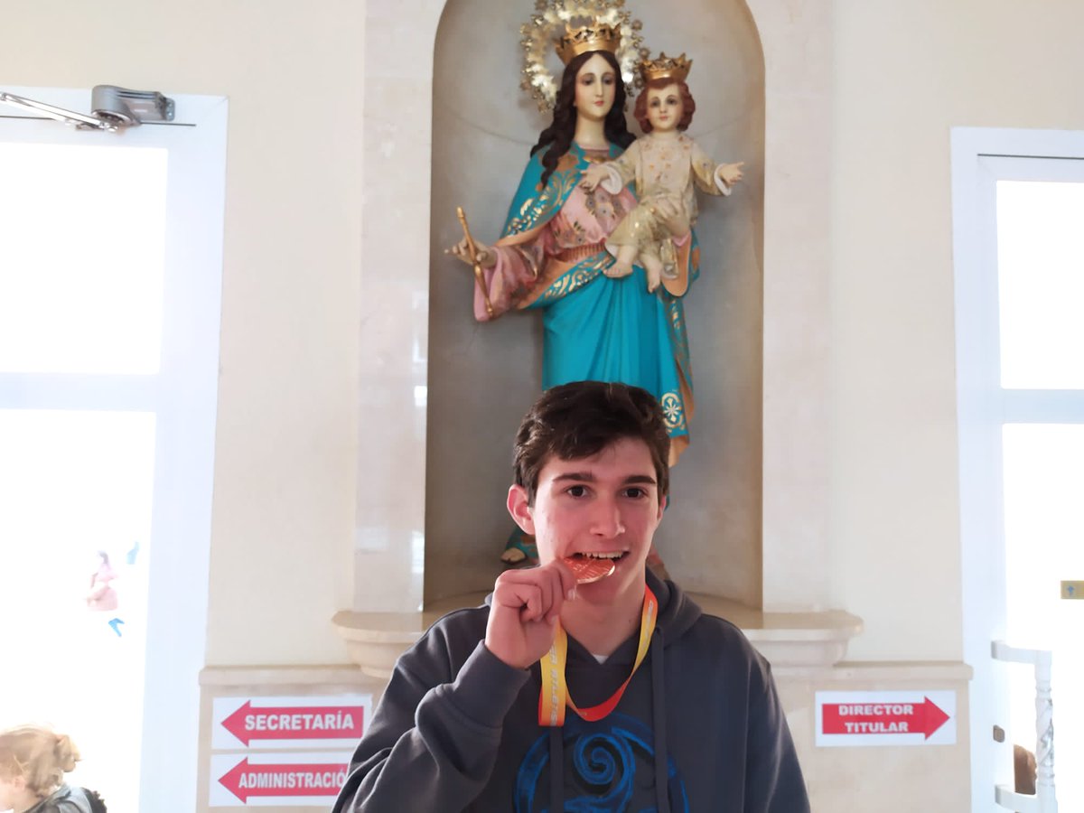 SalesianosCiuRe's tweet photo. Carlos Sánchez-Crespo, nuestro alumno de 3° de ESO, medalla de bronce en el campeonato de España sub-16 de Pista Cubierta en los 600 metros lisos. ¡Enhorabuena Carlos! @wikiCR #CampeonatodeEspaña @SalesianosSSM https://t.co/V0231cTDkZ