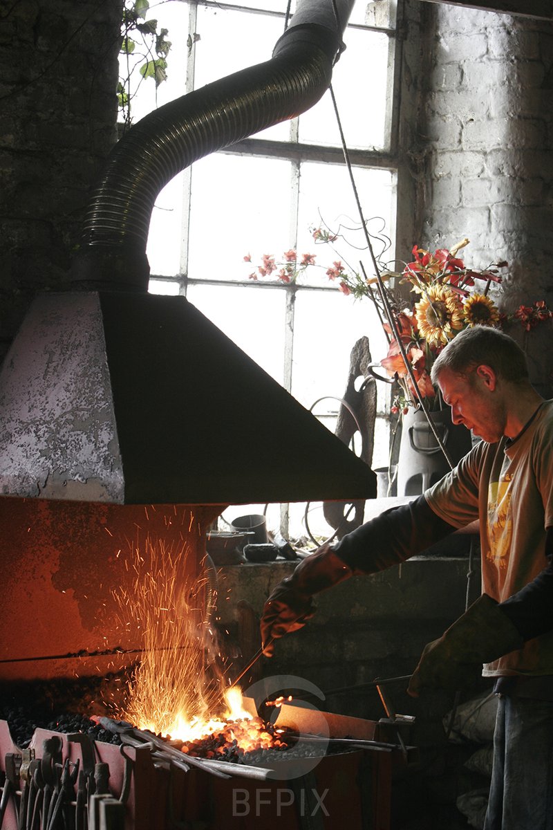 bfpix's tweet photo. From a project I photographed and wrote, whilst doing my NCTJ's in 2007 of blacksmith Rudi Holmes. He's become a good friend over the years, it must be that he's down to earth too. #pressphoto #commercialphotographer #Advertising #redgel https://t.co/HcIFnv1itM