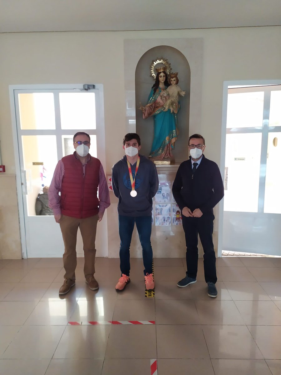 SalesianosCiuRe's tweet photo. Carlos Sánchez-Crespo, nuestro alumno de 3° de ESO, medalla de bronce en el campeonato de España sub-16 de Pista Cubierta en los 600 metros lisos. ¡Enhorabuena Carlos! @wikiCR #CampeonatodeEspaña @SalesianosSSM https://t.co/V0231cTDkZ