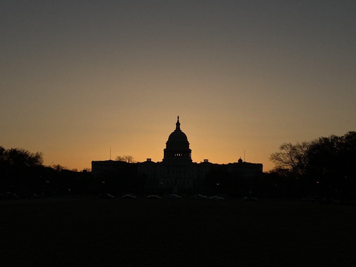 The sun is rising, DC! 

On behalf of 712,000 residents, we will demand full citizenship today at 11 am

#DCStatehoodNow