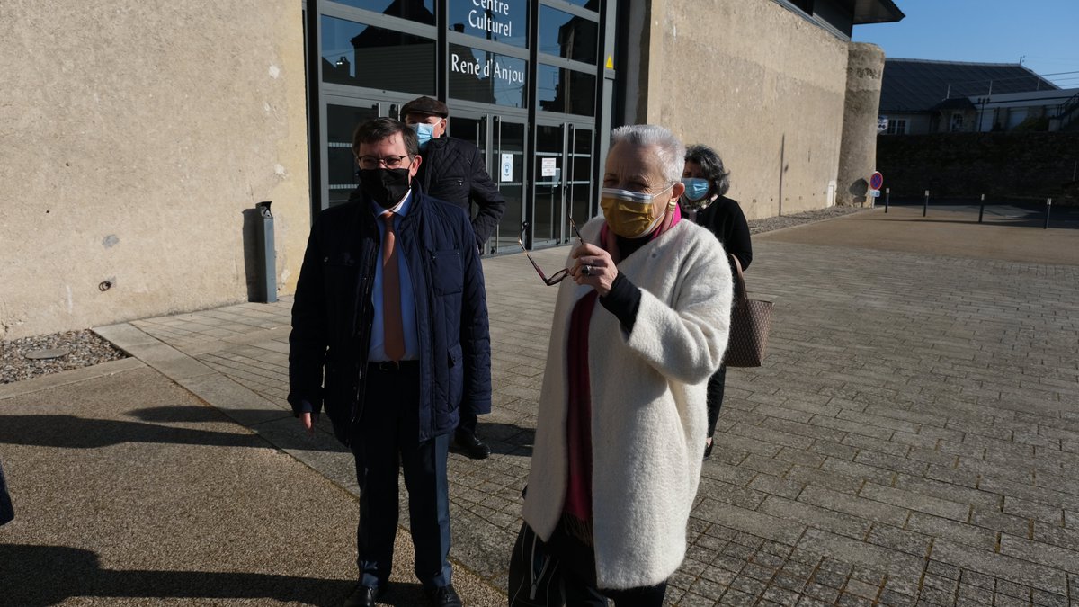 baugeenanjou's tweet photo. #BaugeEnAnjou #petitescitesdecaractere Retour sur la visite de @FrancoiseGatel sur le thème du "Patrimoine et citoyenneté". Son itv sur les fondements de @FrancePcc, et le devenir des Petites Cités de Caractère comme Baugé. Ici 👉https://t.co/vK5f9N8yBT https://t.co/LmqfyKoZmj
