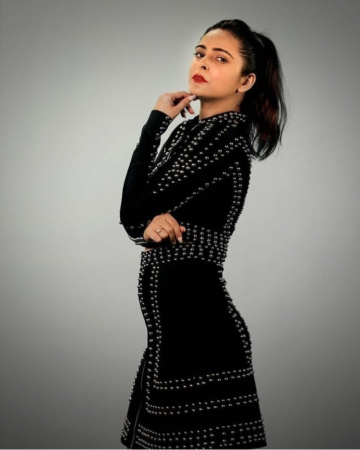 madhumysunshine's tweet photo. Beauty in black @MadhurimaTuli19
#MadhurimaTuli
#madhurimatuli #proudmadhurias #madhurians
#avrodh #chandrakanta #dafa420 #kayamatkiraat #kumkumbagaya #baby #warning #icandothat #khawbeeda #bigboss13 https://t.co/IOTv8x6SU3