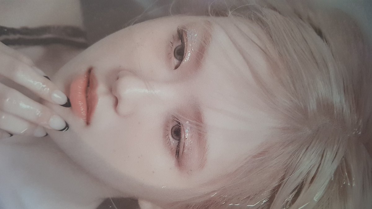 rosé pics tweet media