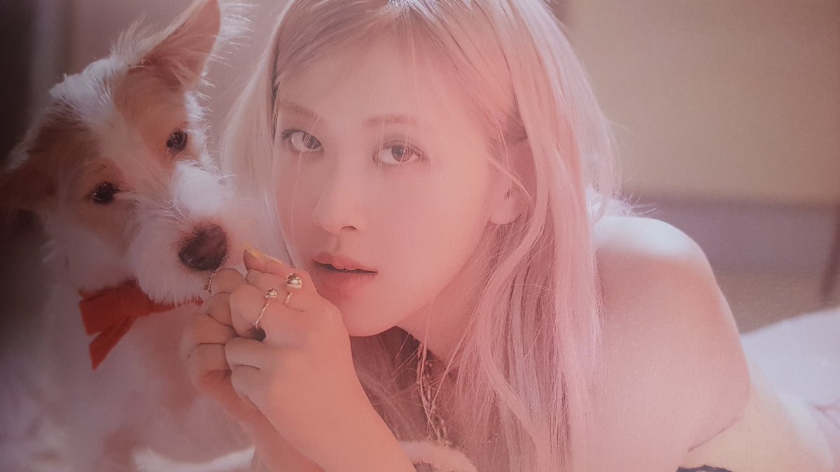 rosé pics tweet media