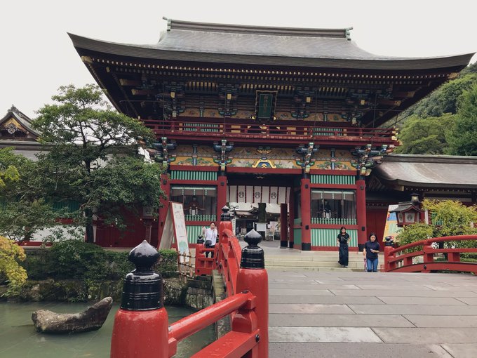 祐徳稲荷神社(佐賀県鹿島市)
社格は県社
三大稲荷に数えられる
祭神は倉稲魂大神、大宮売大神、猿田彦大神、神令使命婦大神、萬媛命
後陽成天皇の孫・左大臣花山院定好の娘の萬子媛が、朝廷の勅願所であった稲荷大神の御分霊を勧請したことに由来
貞享4年(1687年)、石壁山に社殿を建立 