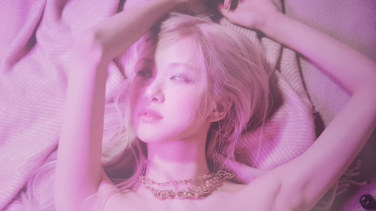 rosé pics tweet media